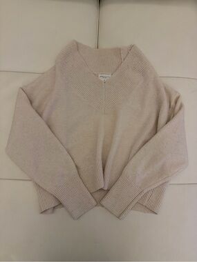 Soho & Stella cream V-neck Sweater